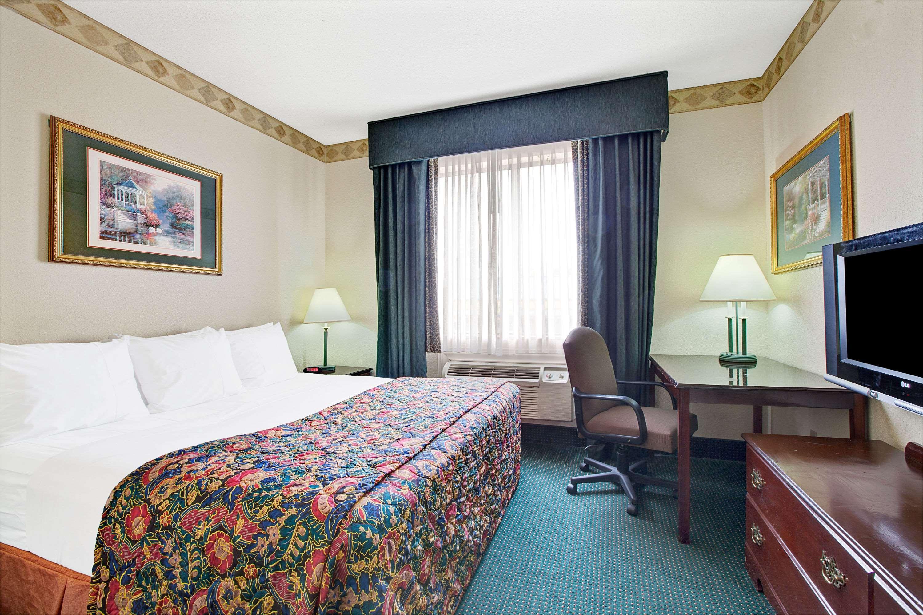 Days Inn & Suites By Wyndham Houston North/Aldine Dış mekan fotoğraf