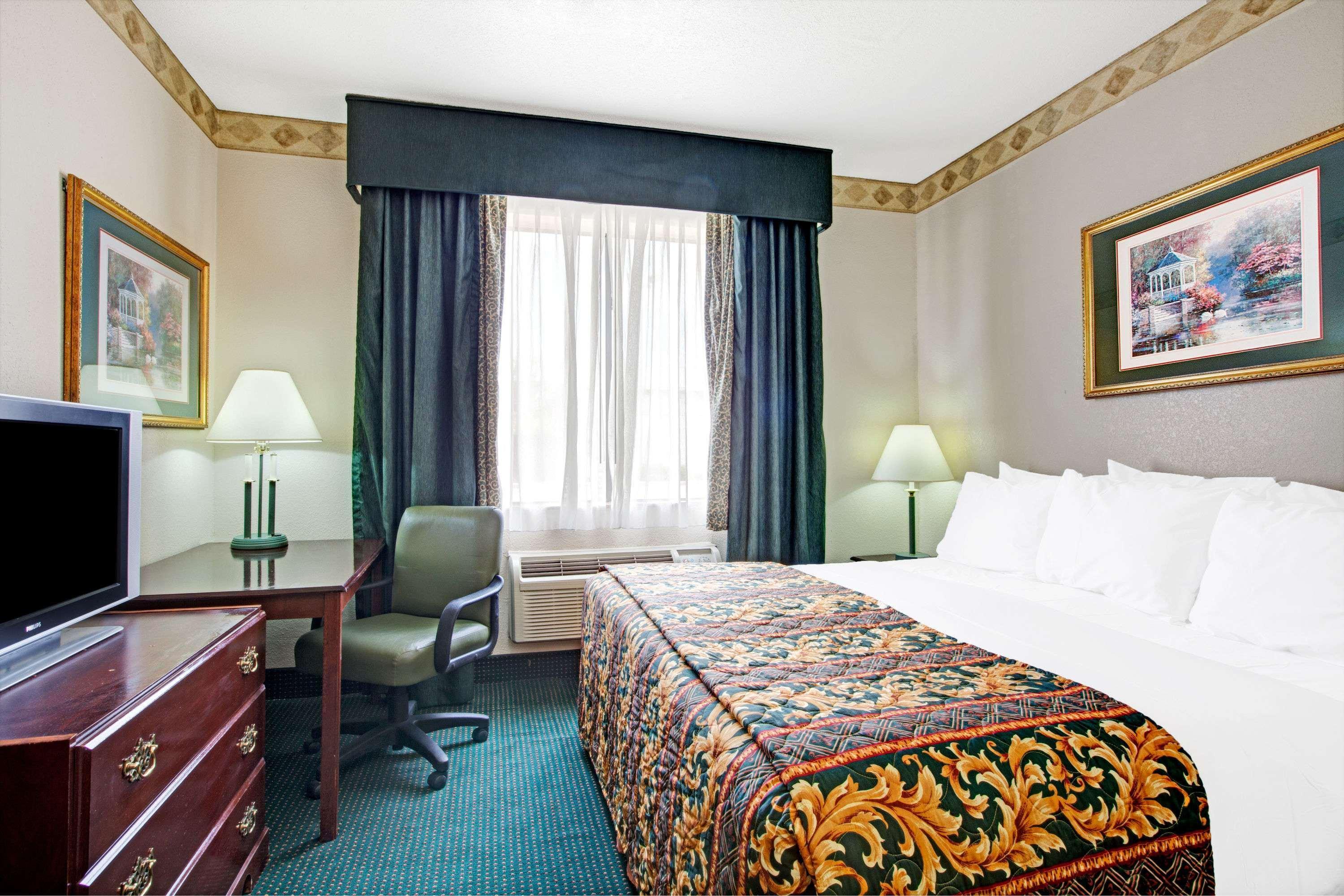 Days Inn & Suites By Wyndham Houston North/Aldine Dış mekan fotoğraf