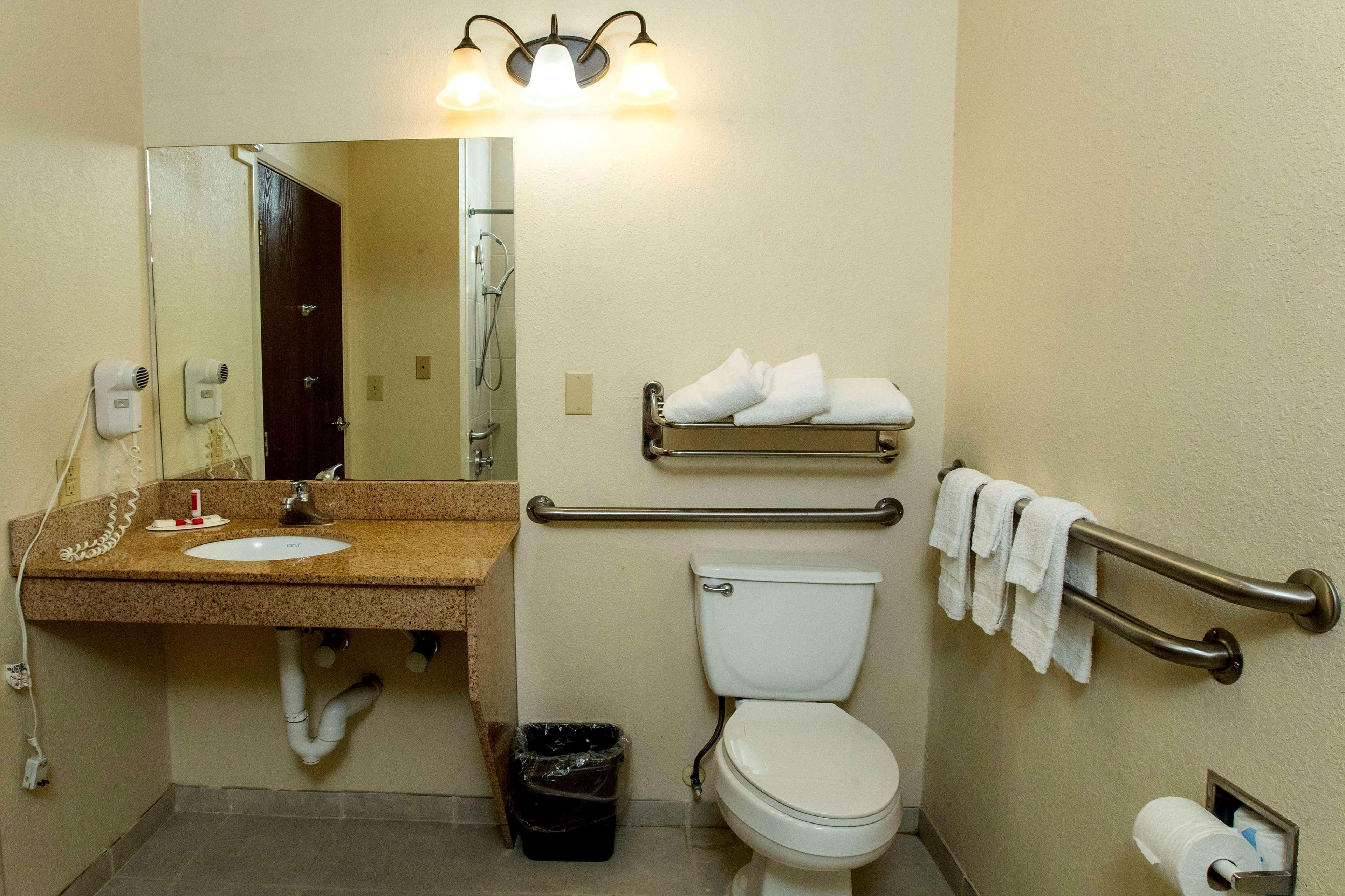 Days Inn & Suites By Wyndham Houston North/Aldine Dış mekan fotoğraf