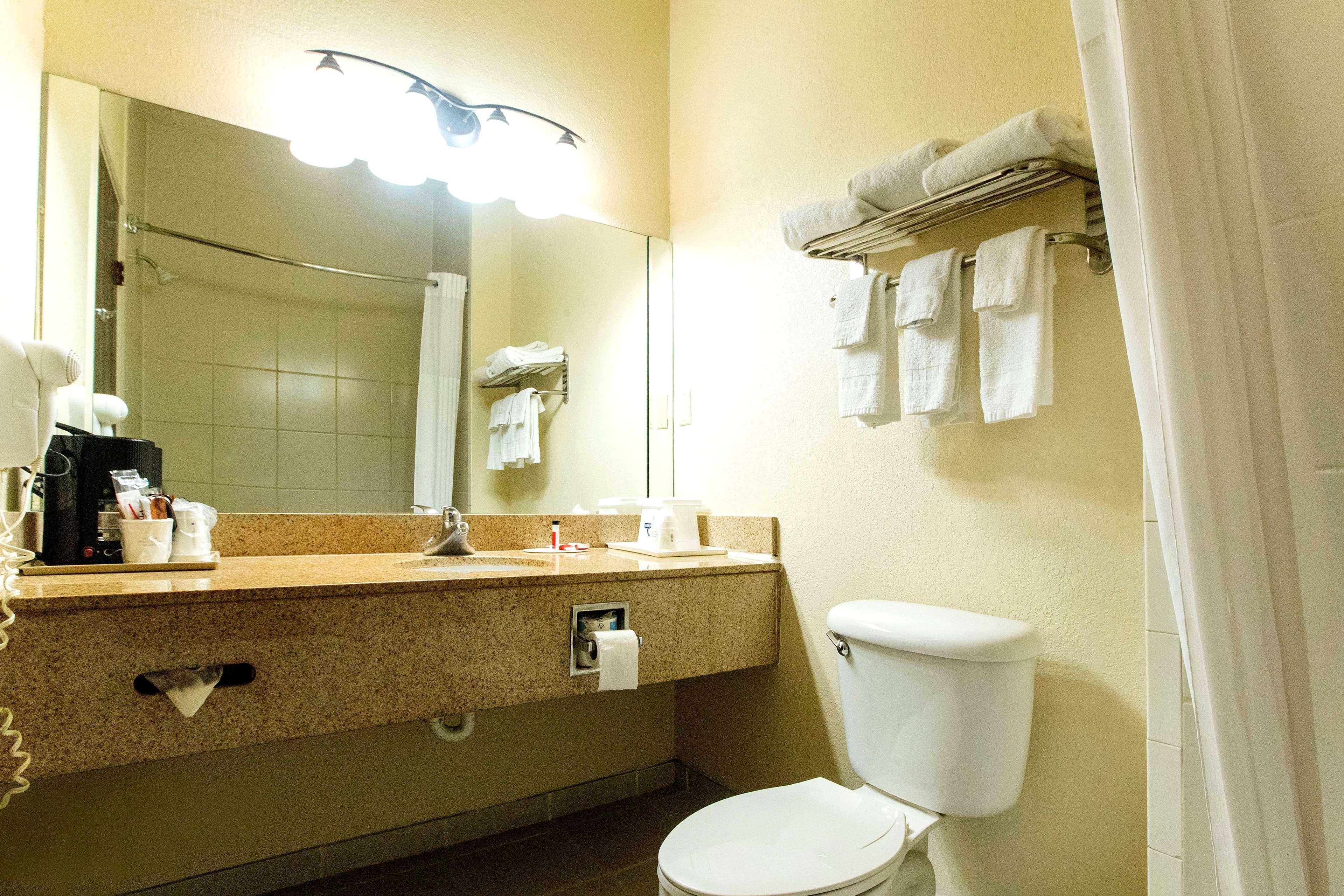 Days Inn & Suites By Wyndham Houston North/Aldine Dış mekan fotoğraf