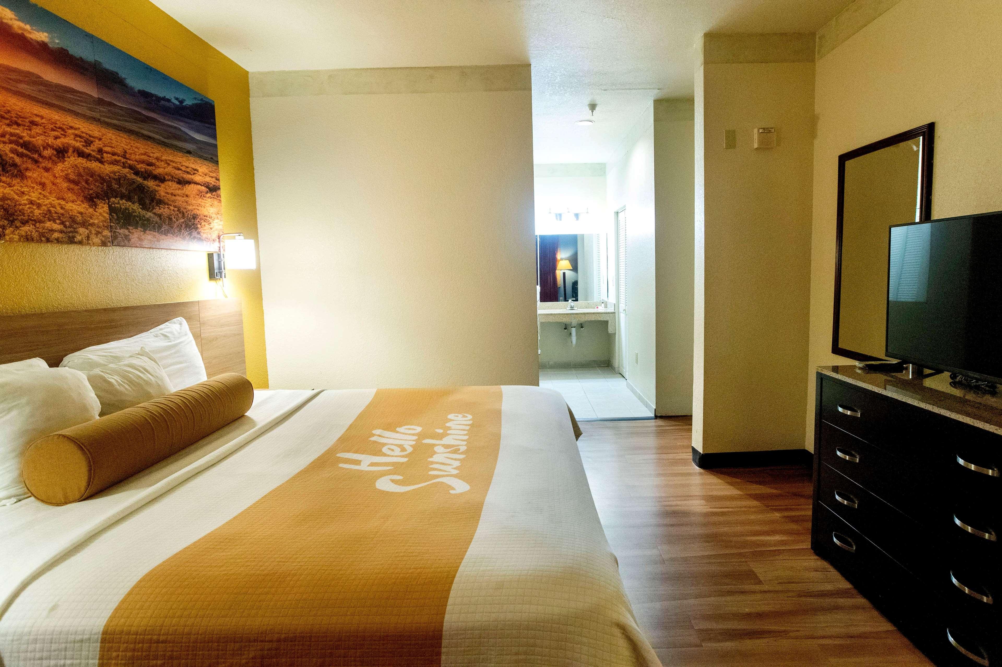 Days Inn & Suites By Wyndham Houston North/Aldine Dış mekan fotoğraf