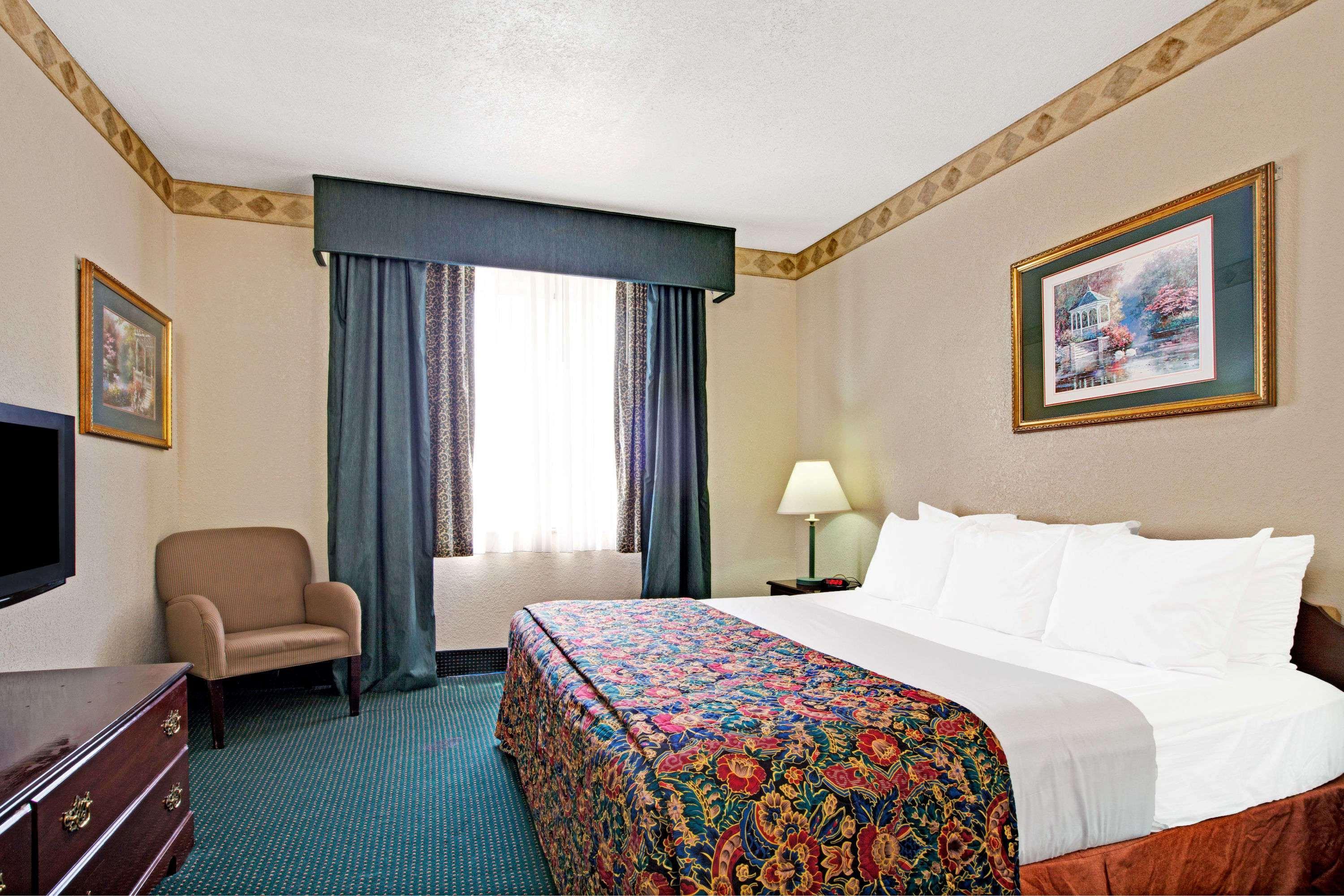 Days Inn & Suites By Wyndham Houston North/Aldine Dış mekan fotoğraf