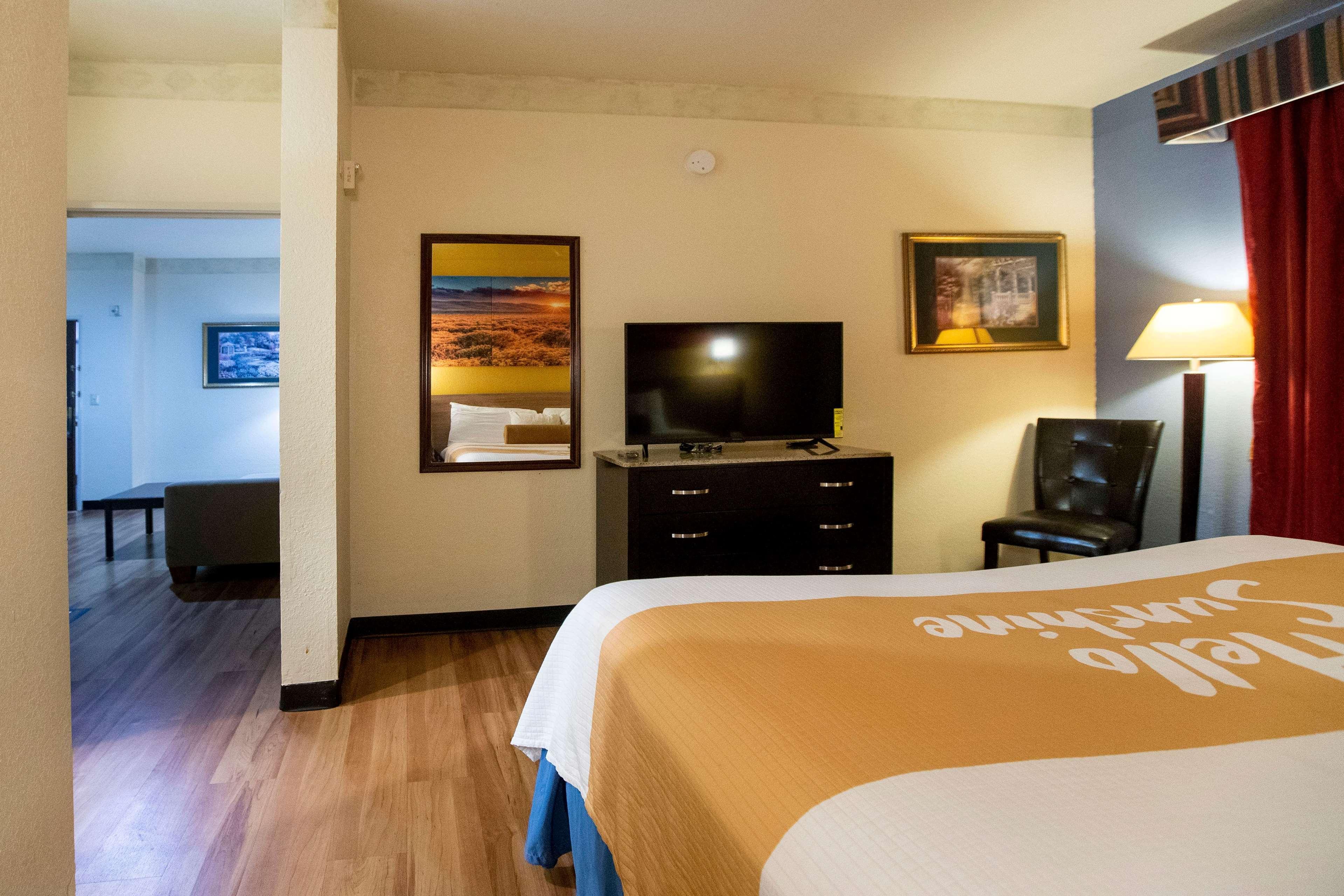 Days Inn & Suites By Wyndham Houston North/Aldine Dış mekan fotoğraf