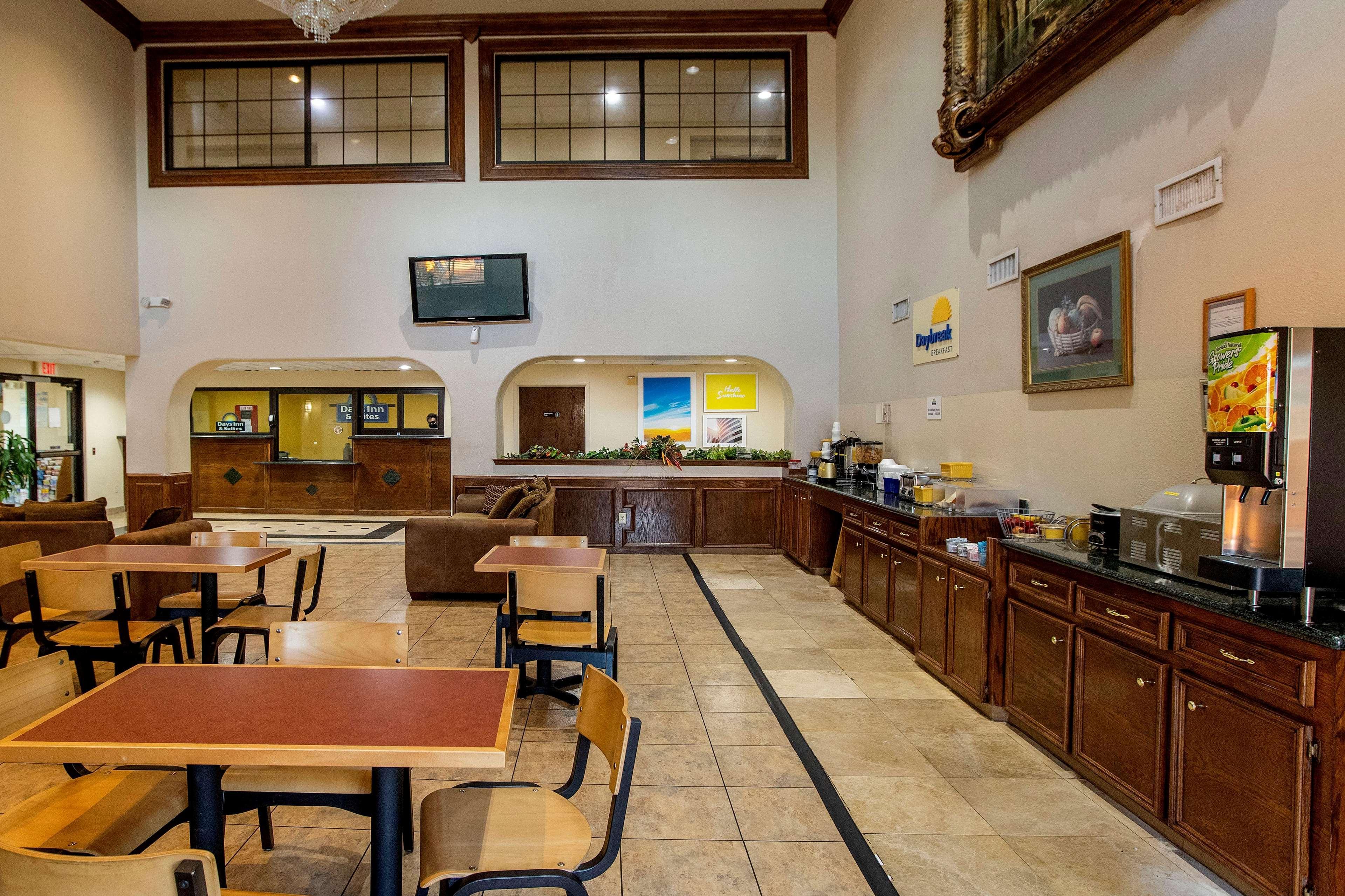 Days Inn & Suites By Wyndham Houston North/Aldine Dış mekan fotoğraf