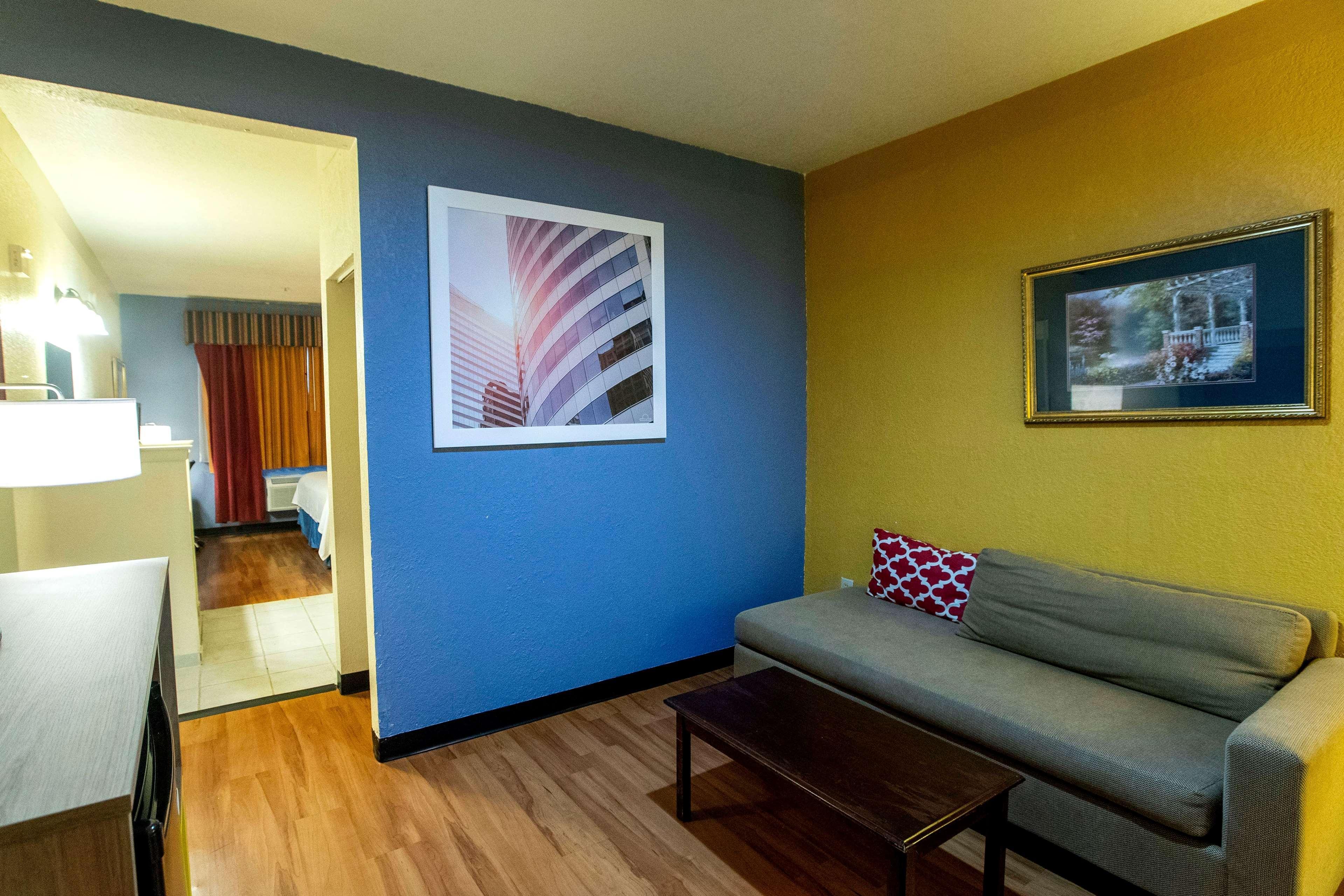 Days Inn & Suites By Wyndham Houston North/Aldine Dış mekan fotoğraf