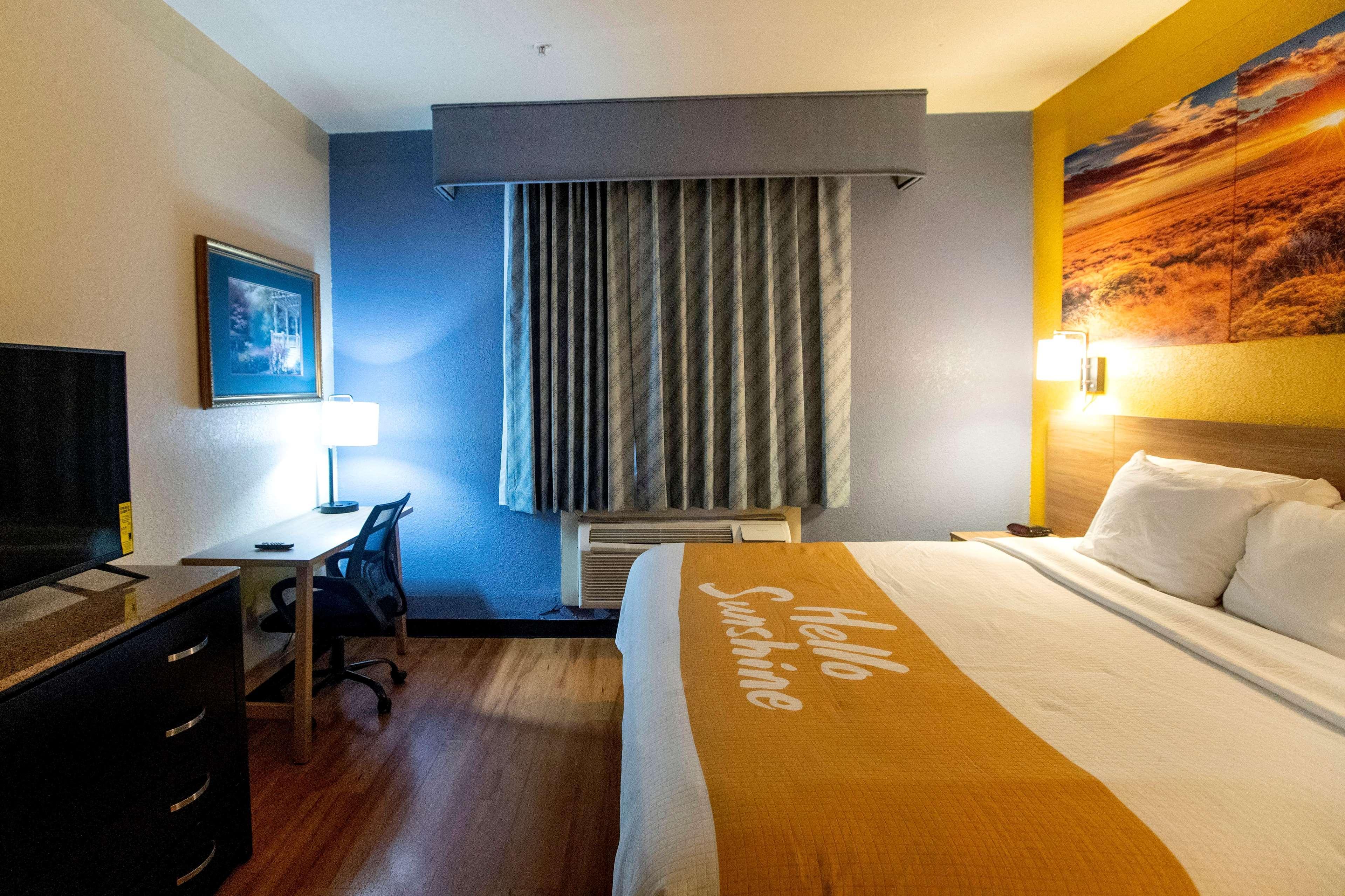 Days Inn & Suites By Wyndham Houston North/Aldine Dış mekan fotoğraf