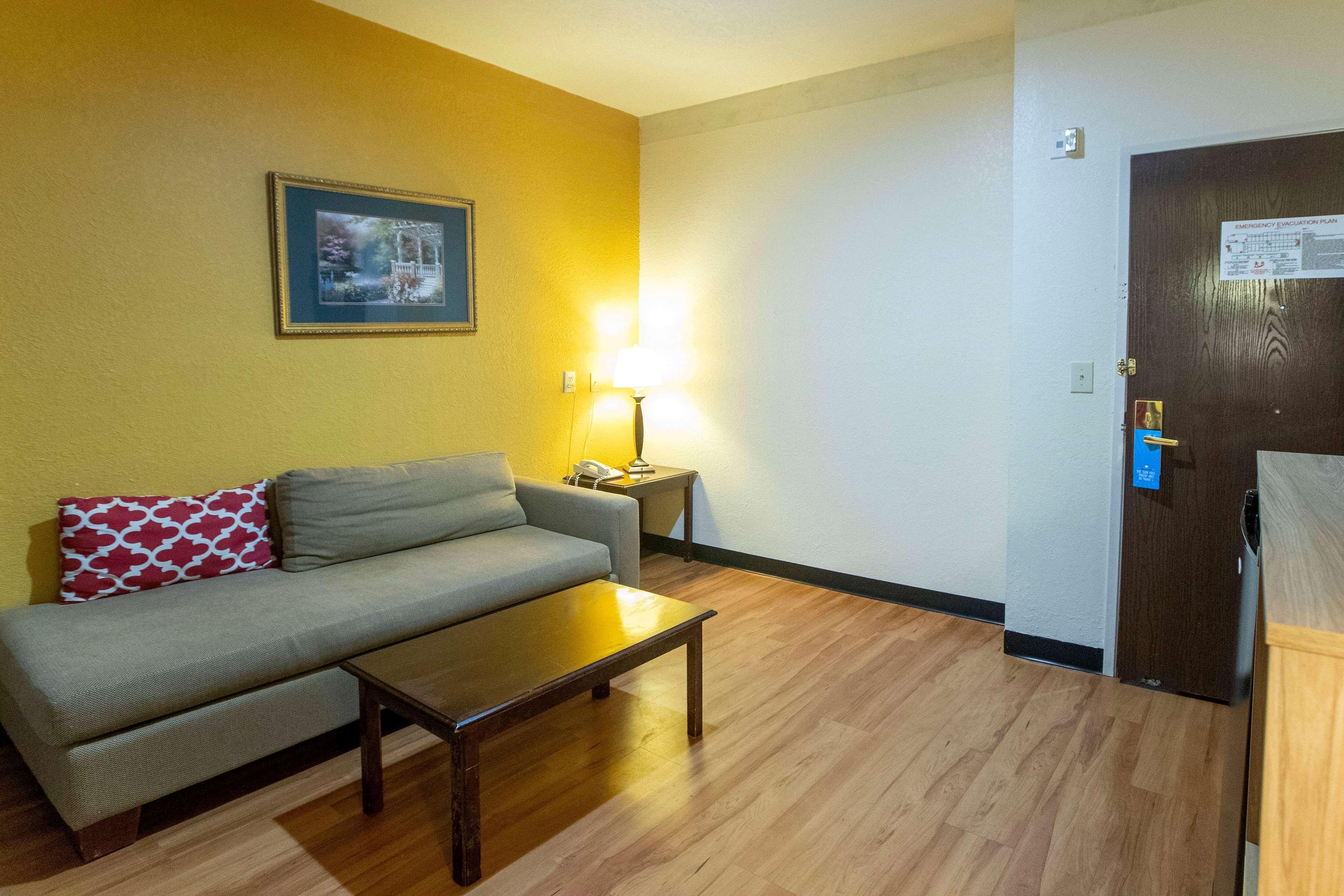 Days Inn & Suites By Wyndham Houston North/Aldine Dış mekan fotoğraf