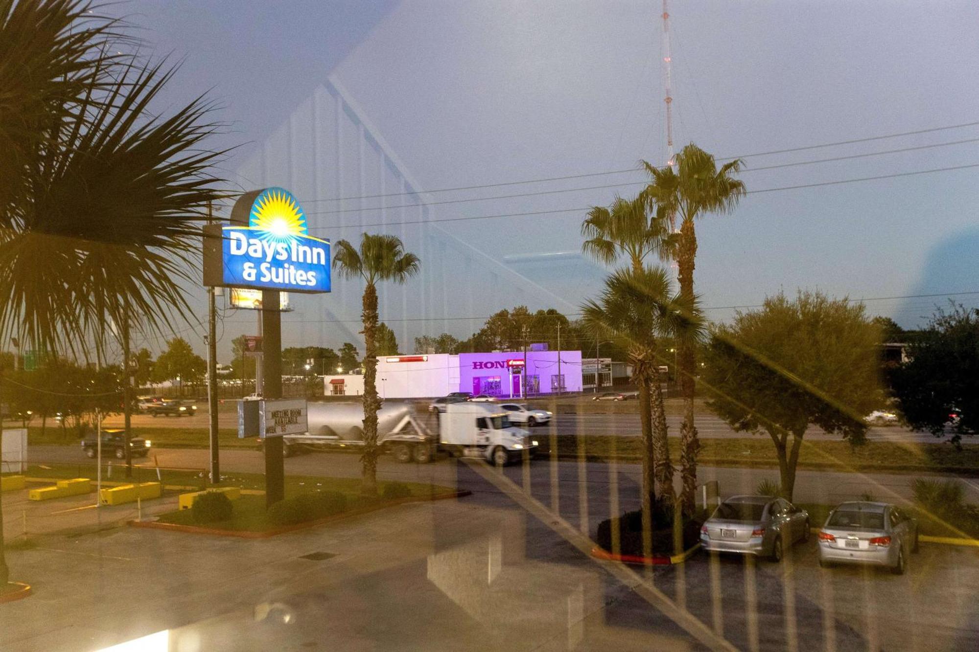 Days Inn & Suites By Wyndham Houston North/Aldine Dış mekan fotoğraf