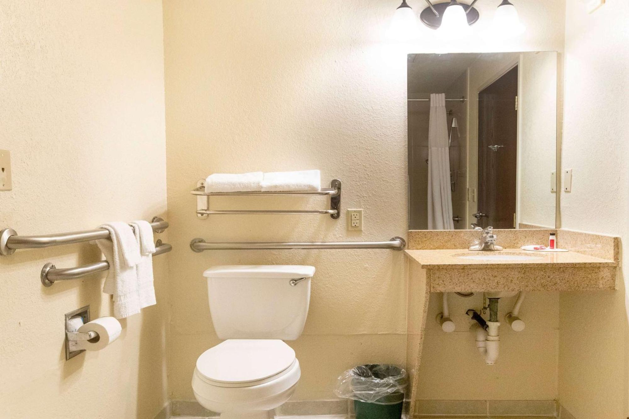 Days Inn & Suites By Wyndham Houston North/Aldine Dış mekan fotoğraf