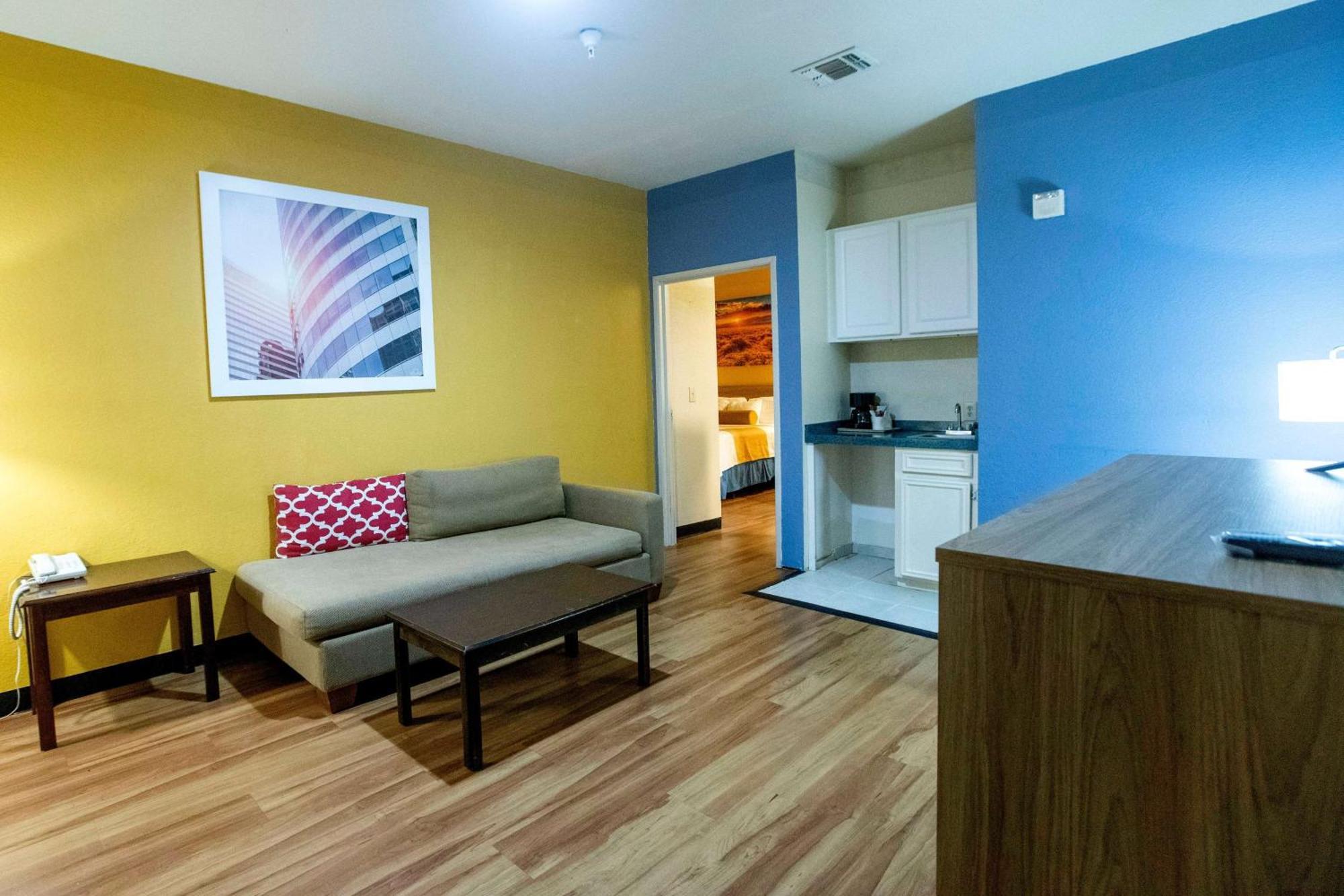Days Inn & Suites By Wyndham Houston North/Aldine Dış mekan fotoğraf