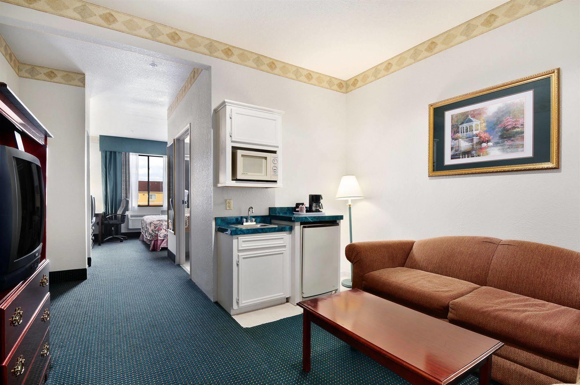 Days Inn & Suites By Wyndham Houston North/Aldine Dış mekan fotoğraf